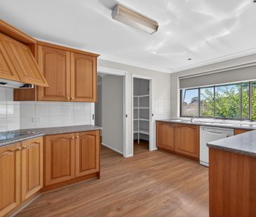 6 Vivyan Close, Denistone NSW 2114 - House For Rent | Domain - Photo 4