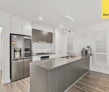 Stunning Family Home in Colebee - Photo 3