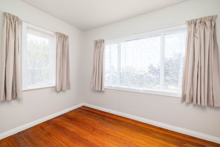 Three Bedroom Home On Keppel Street! - Photo 3