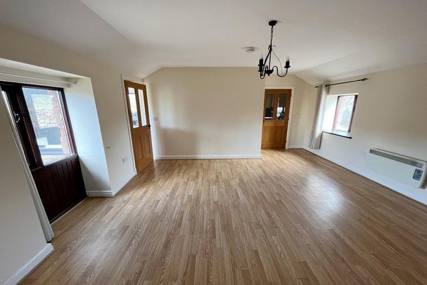 1 bedroom barn conversion to rent - Photo 1