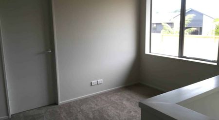 4 BEDROOM - 3 BATHROOM - GARAGE - Photo 3