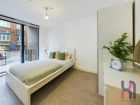 3 bedroom flat to rent - Photo 4