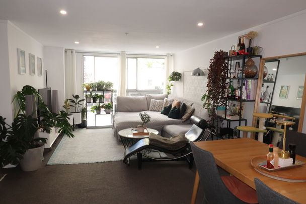 Spacious Two-Bedroom Apartment in Auckland CBD - Photo 1