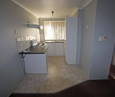 Refurbished private two bedroom villa with courtyard - Photo 3