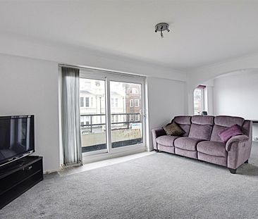 2 Bed Flat - Purpose Built - Photo 3