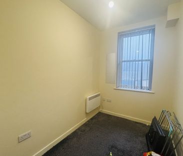 High Street - Photo 3