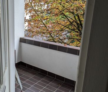 Blick ins Grüne! Zentrumsnahe Loggia-Wohnung – WG geeignet! Garagen... - Photo 1