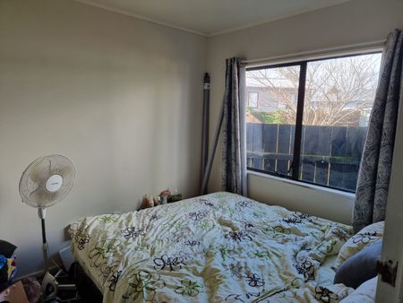 Tidy 2 bedroom - Photo 3