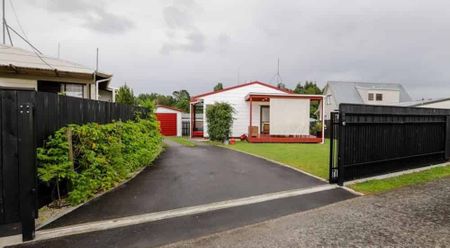 Charming Fitzroy 2BR house with North facing Deck - Photo 3