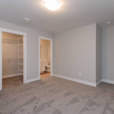 New Townhouse for Rent - November - Photo 4