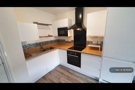 1 bedroom flat to rent - Photo 2