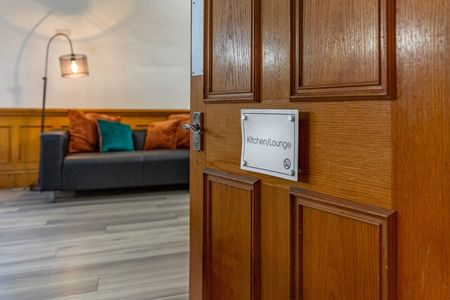 Room in a Shared House, St. James's Street, NG1 - Photo 3