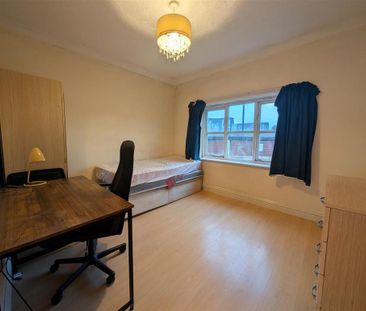 3 bedroom apartment to rent - Photo 6