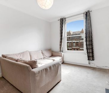 2 bedroom Flat To Let - Photo 3