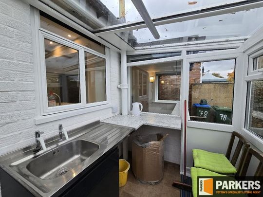 2 bedroom bungalow to rent - Photo 1