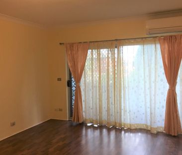 Spacious & Light-Filled Apartment in Prime Parramatta Location - Photo 2