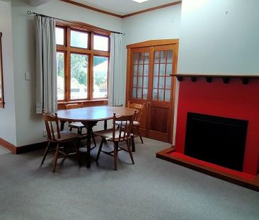 Large 5 bedroom 2 storey flat, great harbour views - Photo 3