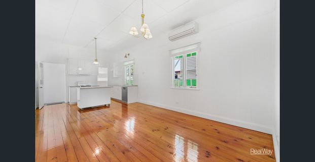 Charming Cottage Awaits You ! - Photo 1