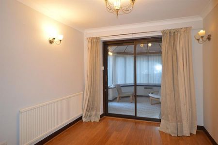 4 Bedroom Detached Available Arranging tenancy - Photo 3