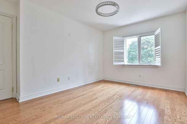 For Lease - 38 GWENDOLEN Crescent, Toronto, Ontario - Photo 1