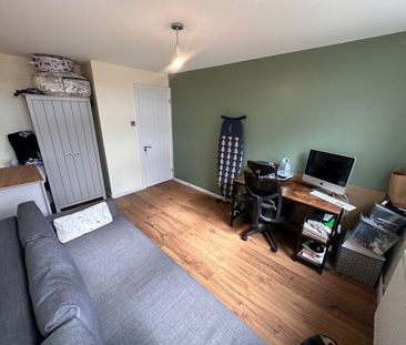 2 Bed Flat, Tanners End Lane, N18 - Photo 1