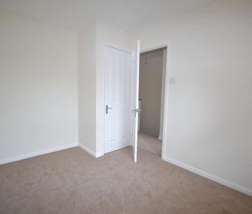 3 bedroom end of terrace house to rent - Photo 4