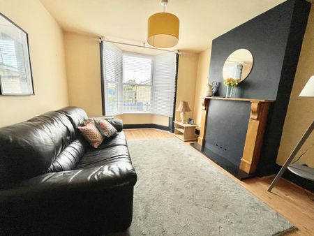 2 bedroom end of terrace house to rent - Photo 3