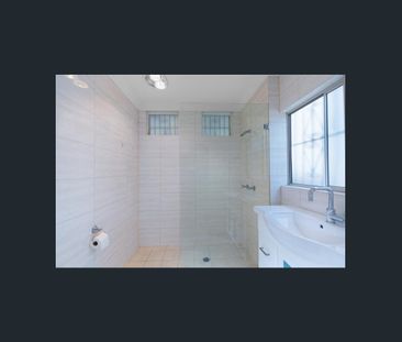 Charming Refurbished Terrace - Photo 5