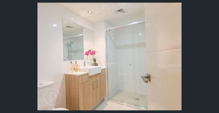 Great Outdoor Space - Near New - Great Balcony Space - Photo 2