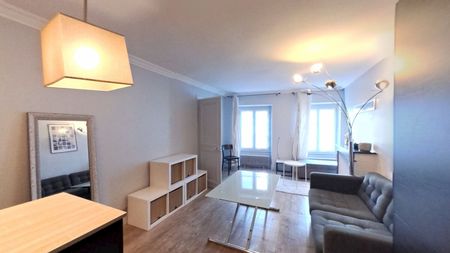 Paris 8ᵉ – Charmant appartement meublé 2 pièces avec cave et ascenseur - Photo 2