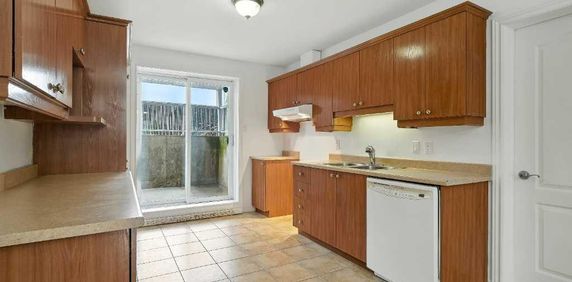 TRÈS GRAND APPARTEMENT 5 1/2 DE +- 1365 PI.CA AVEC THERMOPOMPE À LOUER À SAINT-RÉMI DÈS MAINTENANT! - Photo 2
