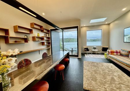 Split level townhouse on the waterfront - Photo 3