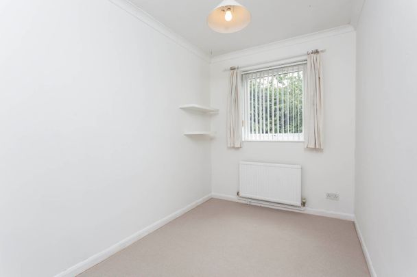 Light & Airy Two Bedroom House for Rent in London, E17 - Photo 1