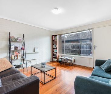 Freshly Painted Two-Bedroom Unit in Prime Reservoir Location - Photo 2