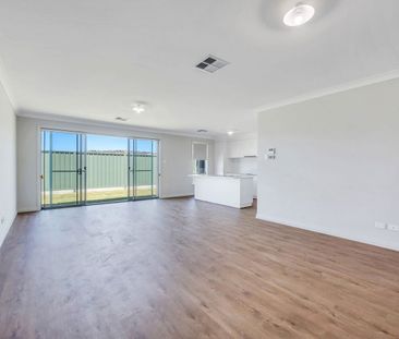 Sleek, spacious family home - Photo 1