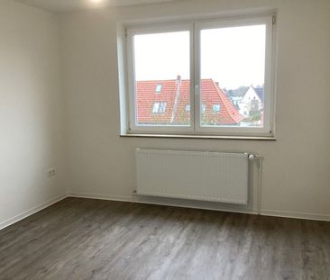 Stop! Sanierte 2-Zimmer-Wohnung mit Balkon und einem Aufzug, sofort... - Foto 1