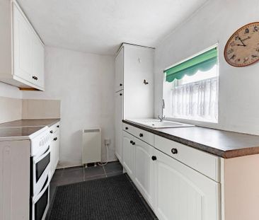 2 bedroom terraced house to rent - Photo 2