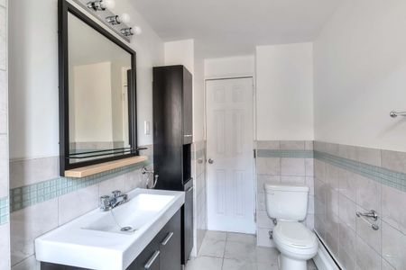 3635 avenue Ridgewood - Bright 3-Bedroom Apartment! - Photo 4