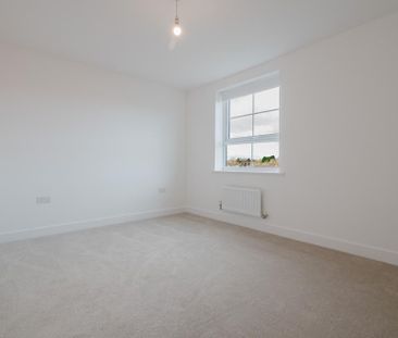 4 bedroom semi-detached house to rent - Photo 2