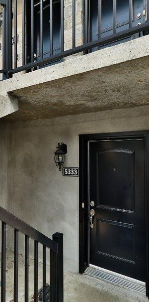 4 1/2 STYLE CONDO/ LAVAL CHOMEDEY - Photo 1