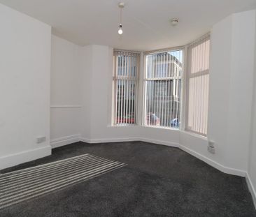 2 bedroom ground floor flat to rent - Photo 3