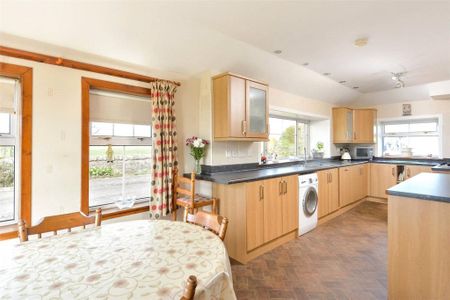 4 bedroom detached house to rent - Photo 4