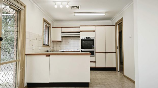 Discover the Perfect Rental Opportunity in Mitcham! - Photo 1