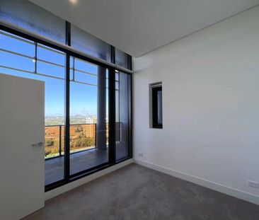 Penthouse with CBD city view for lease - Photo 1