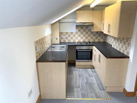 2 bedroom terraced house to rent - Photo 4