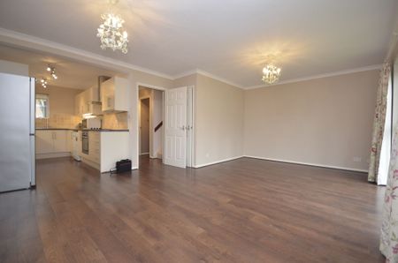 3 bedroom semi detached house to rent - Photo 5