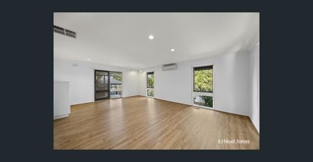 SUPERB FIVE-BEDROOM FAMILY HOME IN A PRIME SCHOOL ZONE - Photo 5