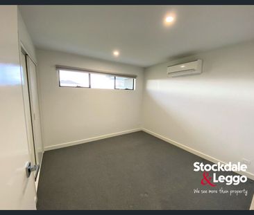 9A Freeland Grove, Jacana, Vic 3047 - Photo 2