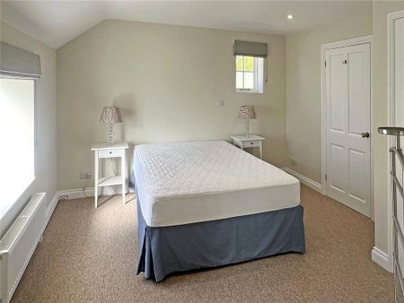 6 bedroom detached house to rent - Photo 5