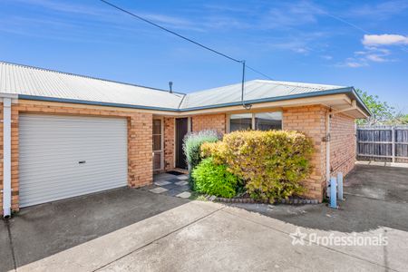 2/10 Bailey Street, Werribee VIC 3030 - Photo 5